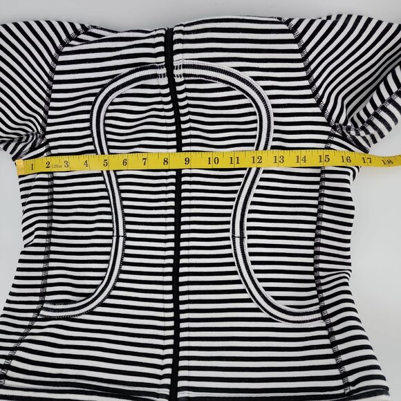 ✨ Lululemon Athletica Striped Zip Hoodie – Size 6 – Thick, Soft & Classic! ✨ - Picture 7 of 12